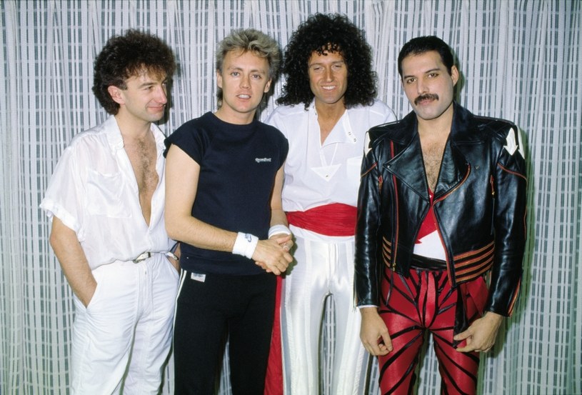 Stało się! Po ponad 30 latach od sesji nagraniowych, a także 8 latach od premiery ostatniej piosenki ("Let Me In Your Heart Again") Queen powraca w najsłynniejszej odsłonie - z Freddiem Mercurym za mikrofonem. Nowa piosenka "Face It Alone" przeleżała w archiwach całe wieki, ale w końcu ujrzała światło dzienne. Posłuchaj premierowego utworu Queen!