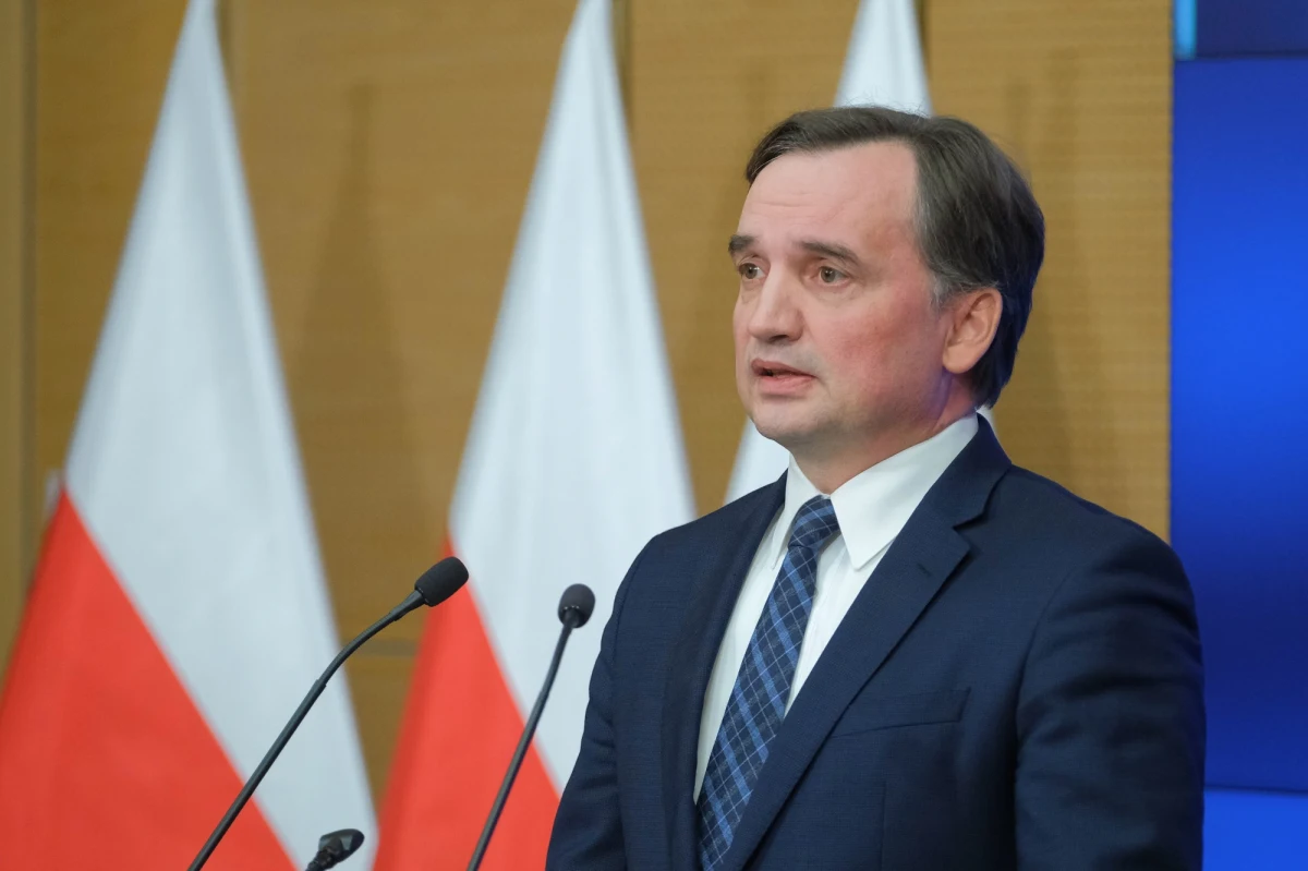 Szef prokuratury Poznań Grunwald zostanie odwołany - zapowiedział minister sprawiedliwości i prokurator generalny Zbigniew Ziobro komentując głośną medialnie sprawę rodziny z Poznania. Chodzi o zdarzenie z końca września, gdy w trakcie włamania do jednego z domów jednorodzinnych śmiertelnie ugodzony nożem został włamywacz, a broniącej się rodzinie prokurator postawił zarzuty.