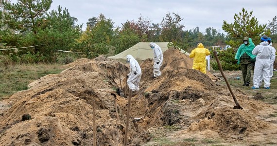 Ponad 120 ciał ekshumowano w wyzwolonej spod rosyjskiej okupacji części obwodu donieckiego na wschodzie Ukrainy - poinformowała w środę ukraińska policja. W odbitych miejscowościach znaleziono 35 pochówków, w tym trzy zbiorowe.