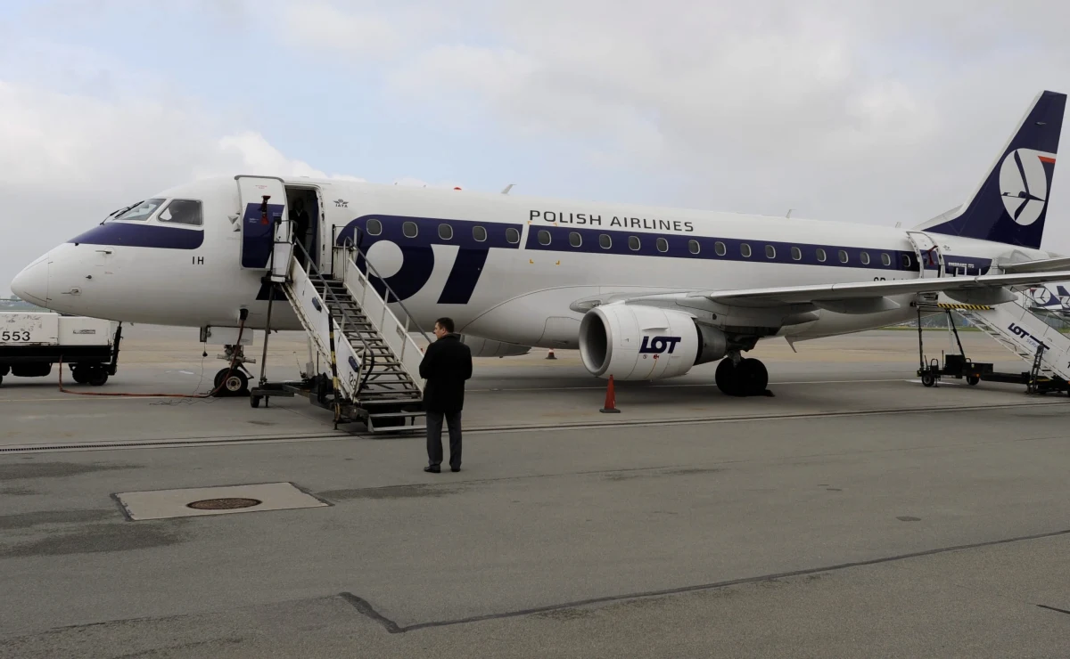 Z powodu usterki technicznej samolot Polskich Linii Lotniczych LOT z Warszawy do Krakowa musiał wrócić na stołeczne lotnisko imienia Chopina.