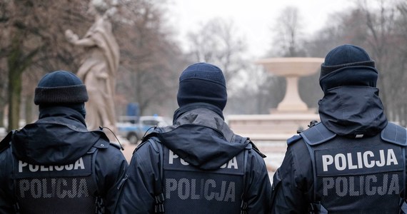 Dyrektor Biura Logistyki Komendy Głównej Policji polecił przełożonym policjantów, by w związku z sytuacją na rynku energii zobowiązali funkcjonariuszy do oszczędzania prądu i ciepła - dowiedział się reporter RMF FM Krzysztof Zasada. Według naszych informacji, do końca roku w policyjnym budżecie na wydatki rzeczowe brakuje około pół miliarda złotych.