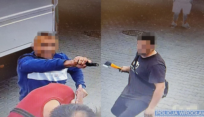 Awantura na stacji benzynowej. Jeden kierowca wyciągnął pistolet, drugi siekierę