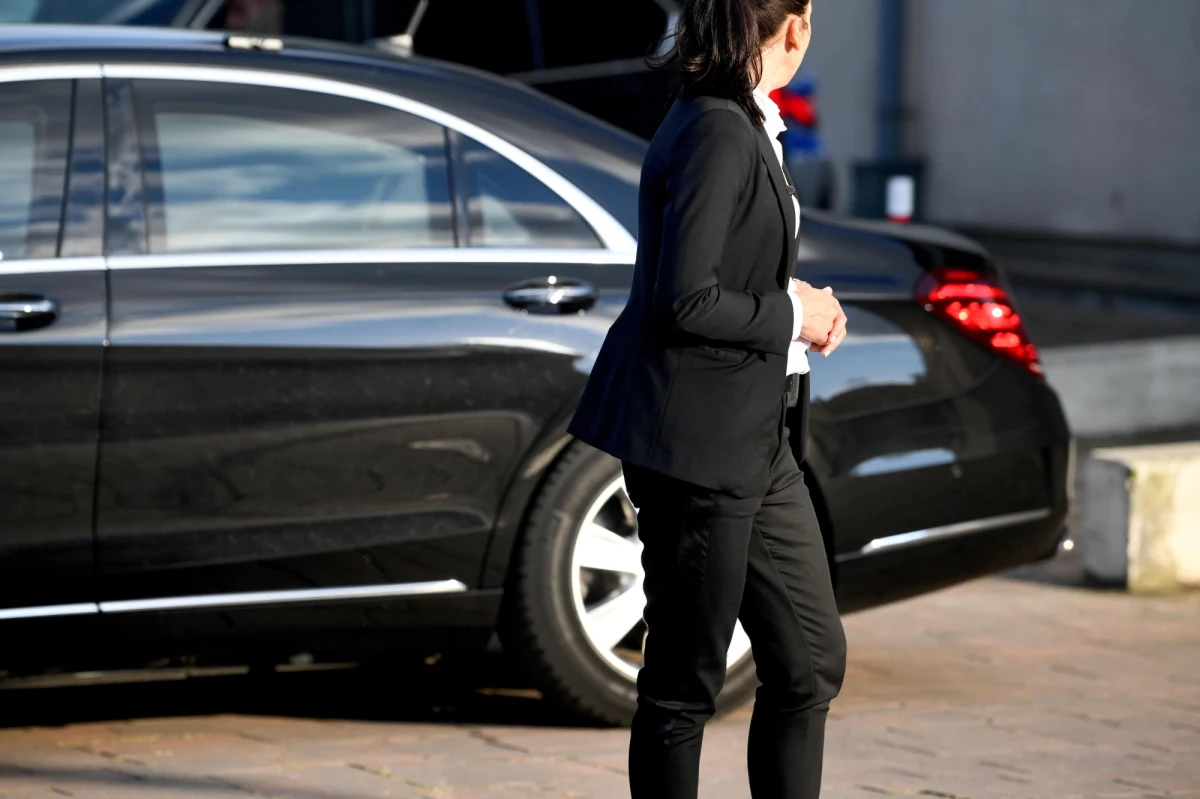 155 samochodów zamierza kupić Centrum Obsługi Administracji Rządowej - dowiedział się reporter RMF FM Krzysztof Zasada. Instytucja właśnie ogłosiła przetarg na pojazdy, które mają trafić do różnych rządowych instytucji, ale także do kilku ministerstw. 