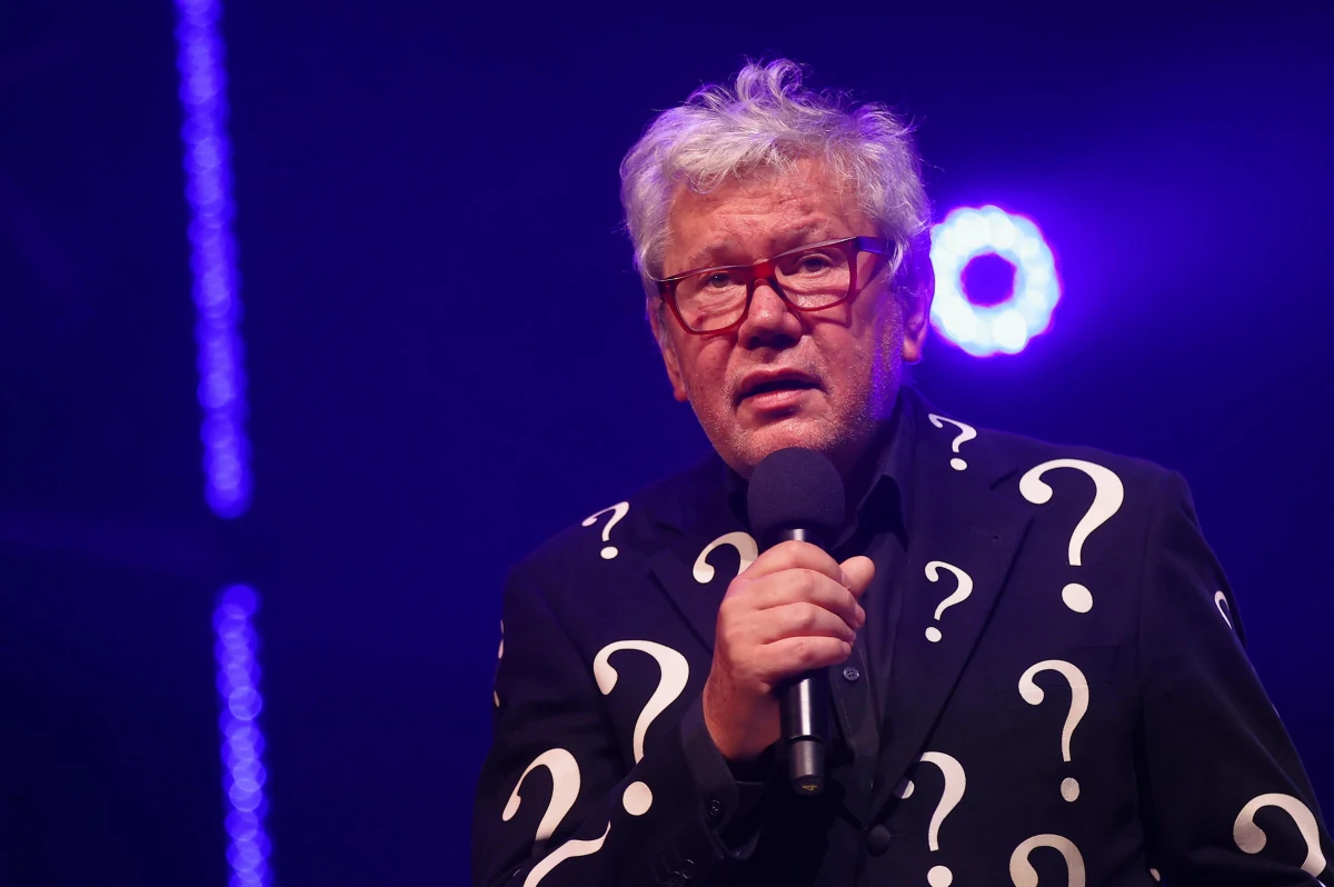 Cenię sobie współpracę z zespołem. "Moje uwagi są konstruktywne i dotyczą wyłącznie działalności zawodowej. Nie przekraczam granic, jak insynuują byli pracownicy Groteski" - tak dyrektor tej miejskiej instytucji Adolf Weltschek odniósł się do sytuacji w teatrze. Zapowiedział, że wystartuje w konkursie na jego dyrektora.

