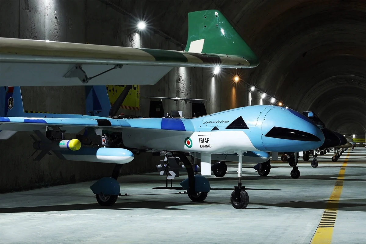 ​Używanie przez wojska rosyjskie na Ukrainie irańskich dronów pokazuje, że Teheran dostarcza to uzbrojenie już nie tylko grupom terrorystycznym, ale także regularnym armiom - pisze w czwartek izraelski dziennik "Jerusalem Post". To nowe globalne zagrożenie, bo irańskie drony są coraz bardziej zaawansowane - ostrzega.