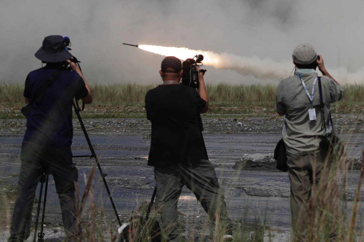 Korea Północna wysłała w czwartek samoloty bojowe nad granicę z Koreą Płd., która w odpowiedzi poderwała myśliwce F-35 i inne maszyny. Pjongjang wystrzelił też wcześnie rano w piątek (czasu lokalnego) kolejny pocisk balistyczny - poinformowały południowokoreańskie siły zbrojne.