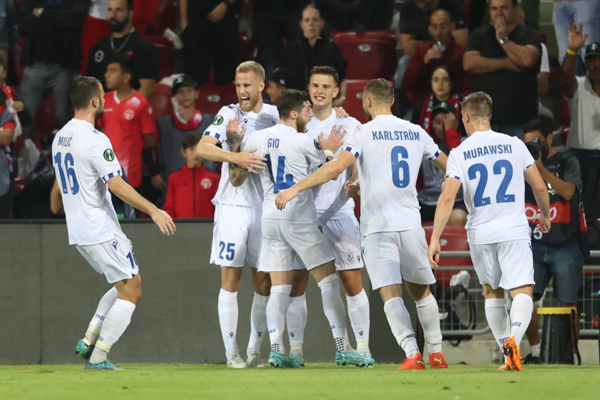 Piłkarze Lecha Poznań zremisowali na wyjeździe z izraelskim Hapoelem Beer Szewa 1:1 (1:1) w meczu czwartej kolejki grupy C Ligi Konferencji. W kolejnym spotkaniu mistrzowie Polski 27 października zmierzą się w Wiedniu z Austrią.