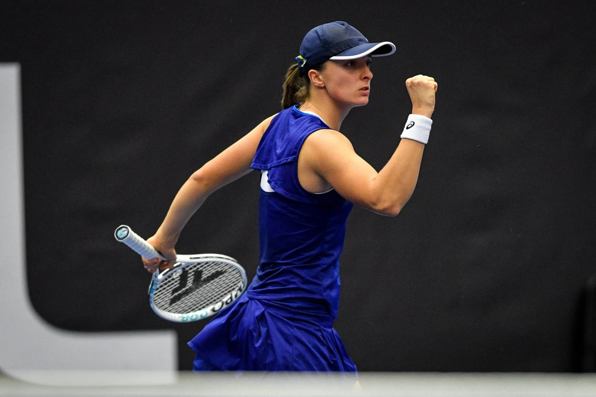 Iga Świątek pokonała Chinkę Qinwen Zheng 6:4, 4:6, 6:1 w dugiej rundzie jednej ósmej tenisowego turnieju WTA 500 w San Diego. Rywalką Polki w ćwierćfinale będzie albo Kanadyjka Bianca Andreescu, albo rozstawiona z numerem szóstym Amerykanka Coco Gauff.
