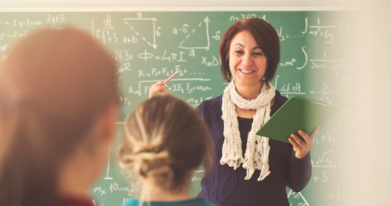 14 października przypada Dzień Edukacji Narodowej - święto nauczycieli, wychowawców i pedagogów. Powszechnie znany też jako Dzień Nauczyciela, jest okazją do wyrażenia wdzięczności pedagogom, którzy prowadzili i prowadzą nas przez całą ścieżkę edukacji.