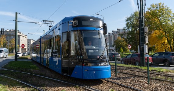 W sobotę, 15 października, rozpocznie się remont torowiska tramwajowego na ul. Bieńczyckiej – między rondem Czyżyńskim a rondem Kocmyrzowskim. Prace zakończą się w grudniu. Do tego czasu ruch tramwajowy w tym miejscu będzie wstrzymany.