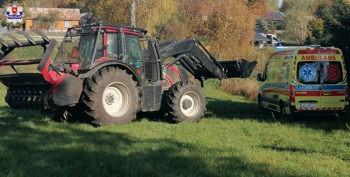 W Zarytem na Lubelszczyźnie podczas wycinki gałęzi pod linią energetyczną 21-letni pracownik firmy dotknął piłą linii średniego napięcia i został porażony prądem. Mimo podjętej natychmiast reanimacji nie udało się go uratować.    

