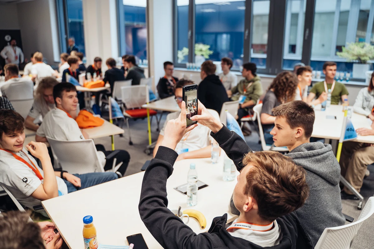 Motorola Solutions organizuje kolejną edycję konkursu dla uczniów szkół średnich. Motorola Science Cup jest skierowana do młodszych adeptów sztuki programowania - tych, u których pasja dopiero kiełkuje i warto ukierunkować ją na dobre, rzetelne tory. Konkurs trwa do 1 czerwca 2023 roku.
