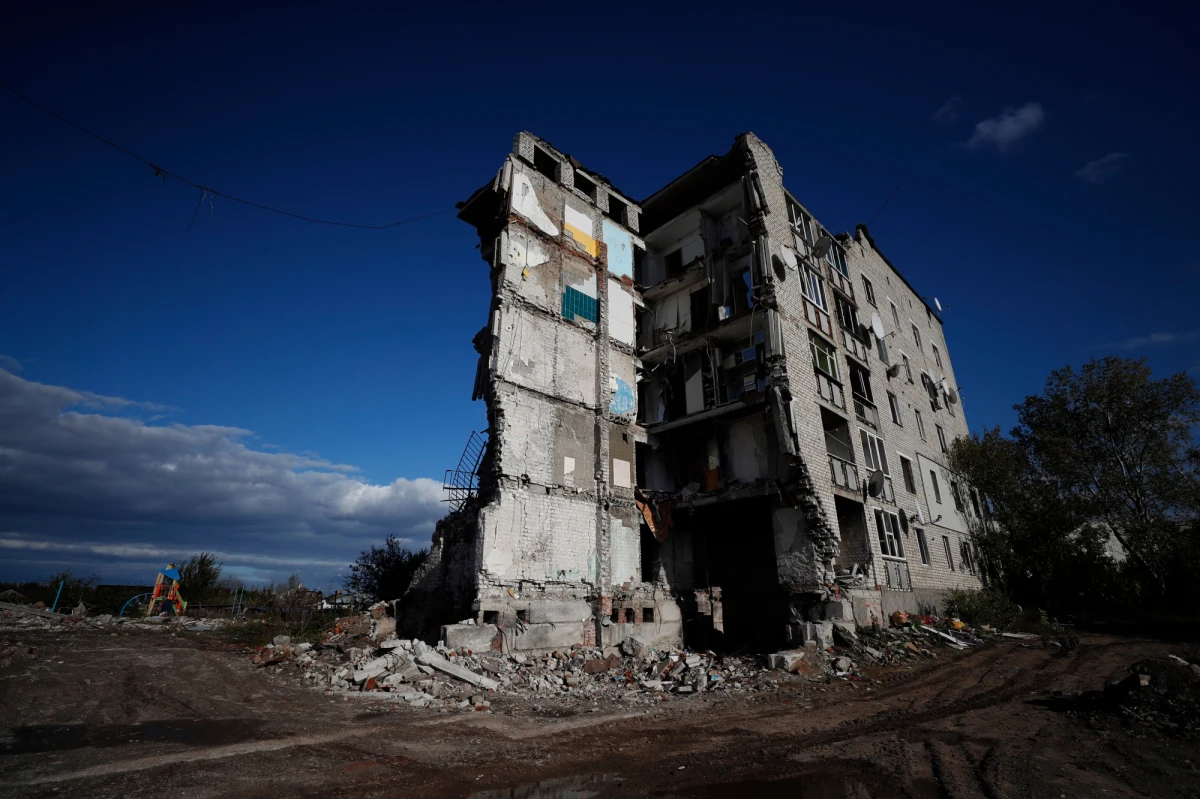 Dwie organizacje pozarządowe zarzuciły koncernowi paliwowemu TotalEnergies współudział w zbrodniach wojennych Rosji. Jako dowód podają eksploatację przez francuską grupę  złoża w Rosji, z którego surowce były używane do produkcji paliwa wykorzystywanego przez rosyjskie samoloty bombardujące Ukrainę - podała agencja AFP.