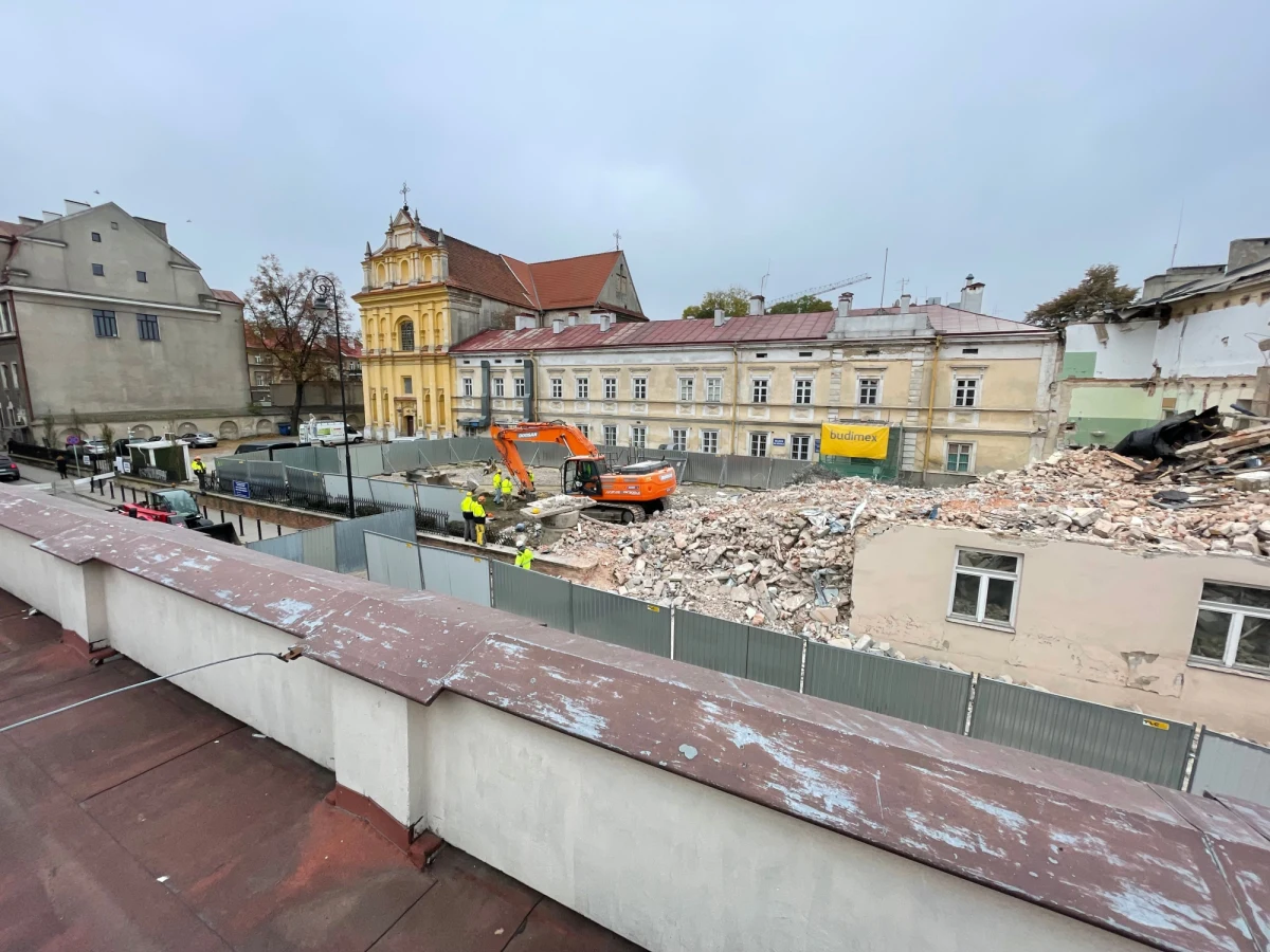 Nie ma przejazdu ulicą Staszica. Na szczęście kierowcy dobrze są zorientowani w utrudnieniu. Większy ruch jest za to na ul. Dolnej, Trzeciego Maja i Solidarności, bo większość z kierujących omija tamtędy Staszica.