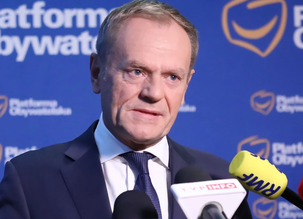 "To polskie pieniądze, które oni zablokowali w Brukseli tym swoim uporem poprzez walkę z praworządnością. Jeśli zmienilibyśmy tę władzę, a ja miałbym na coś wpływ, to jestem to w stanie załatwić z dnia na dzień" - mówił w Inowrocławiu lider PO Donald Tusk o pieniądzach z polskiego KPO.