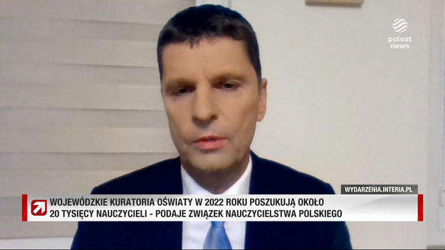 Wiceminister edukacji i nauki Dariusz Piontkowski pytany w programie "Gość Wydarzeń" w Polsat News przez prowadzącego program Piotra Witwickiego, czy grozi nam brak nauczycieli, przyznał, że w niektórych miejscach jest problem.- W niektórych miejscach w Polsce występują braki nauczycieli, zwłaszcza w dużych miastach - powiedział.- W polskich szkołach pracuje 700 tys. nauczycieli. Z najnowszych danych, które mamy, wynika, że ofert skierowanych do nauczycieli przedmiotów jest nieco ponad 4 tys. - stwierdził.- A trzeba pamiętać, że nie każda z tych ofert, to jest oferta na pełen etat. Często są to pojedyncze godziny - dodał. 