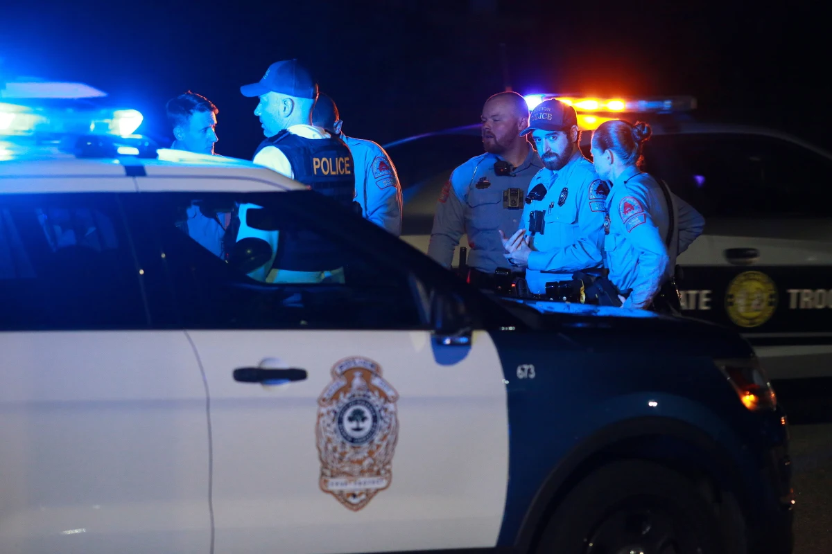 ​"Dość tego" - oświadczył w piątek prezydent USA Joe Biden, odnosząc się do czwartkowej strzelaniny w stanie Karolina Północna, gdzie 15-latek zastrzelił pięć osób, w tym policjanta.