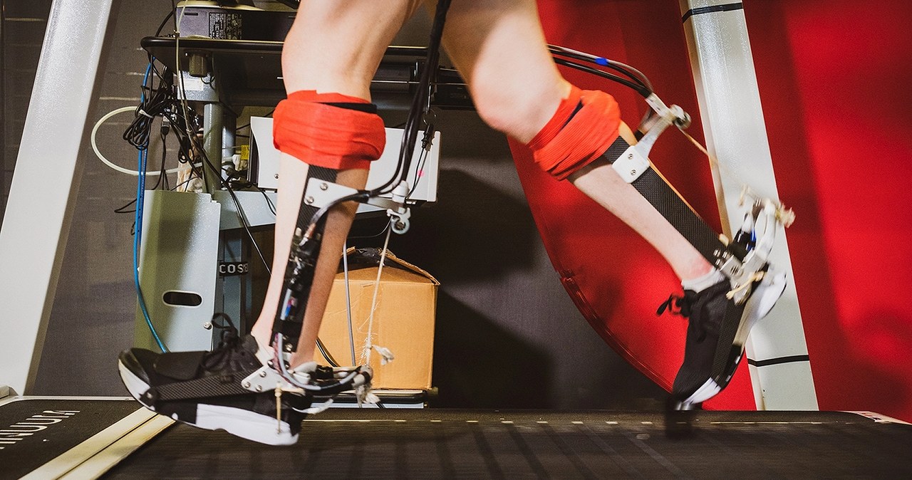 Na Uniwersytecie Stanforda powstały innowacyjne egzoszkieletowe buty, które pozwolą ich użytkownikowi poczuć się lżejszym aż o 14 kilogramów. Naukowcy zapowiadają rewolucję.