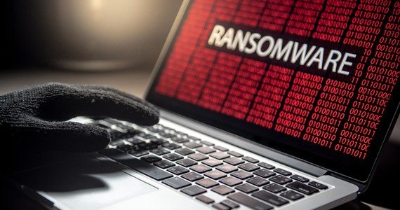 ​Firma Microsoft poinformowała w piątek o wykryciu nowej kampanii cyberataków ransomware przeciwko firmom transportowym i logistycznym w Polsce i na Ukrainie. Eksperci koncernu zauważyli podobieństwa do innych ataków grup powiązanych z rosyjskimi władzami.
