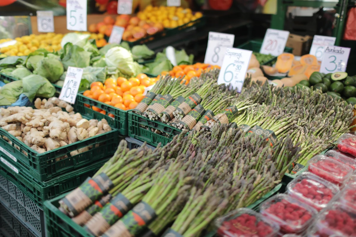 77,5 proc. respondentów uważa, że inflacja w Polsce może w najbliższych miesiącach przekroczyć 20 proc., przeciwnego zdania jest 9,2 proc. ankietowanych, a13,3 proc. badanych nie ma zdania - wynika z sondażu SW Research dla rp.pl.
