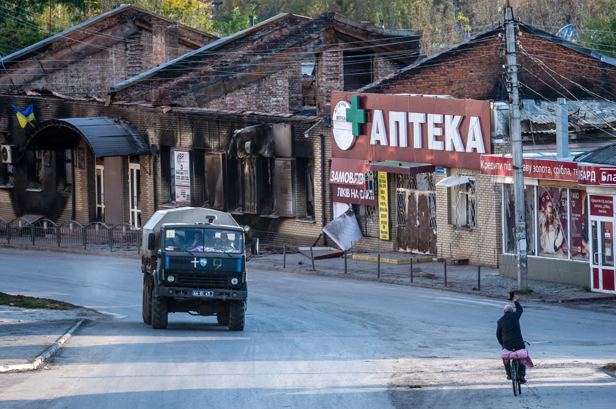 O azyl polityczny we Francji poprosiła dwójka Rosjan: kobieta związana z Federalną Służbą Bezpieczeństwa i mężczyzna współpracujący z firmą najemniczą zwaną grupą Wagnera. Oboje składają zeznania przed śledczymi - podał niezależny portal rosyjski Insider.