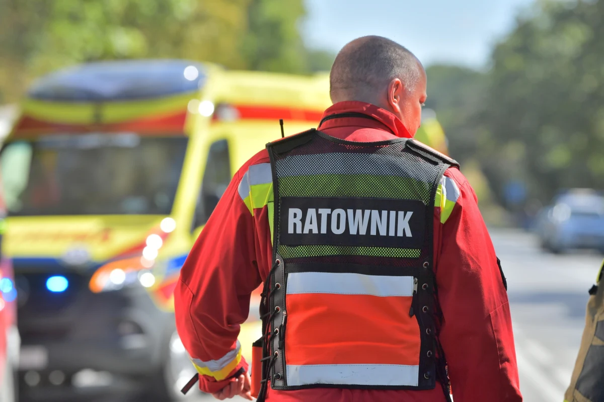 Pięć osób zostało rannych w zderzeniu dwóch samochodów osobowych na drodze krajowej 91 w Bzowie koło Świecia (woj. kujawsko-pomorskie). Trasa jest zablokowana, wyznaczono objazd - poinformowała przed godziną 14 dyżurna Oddziału GDDKiA w Bydgoszczy Katarzyna Kowalewska.
