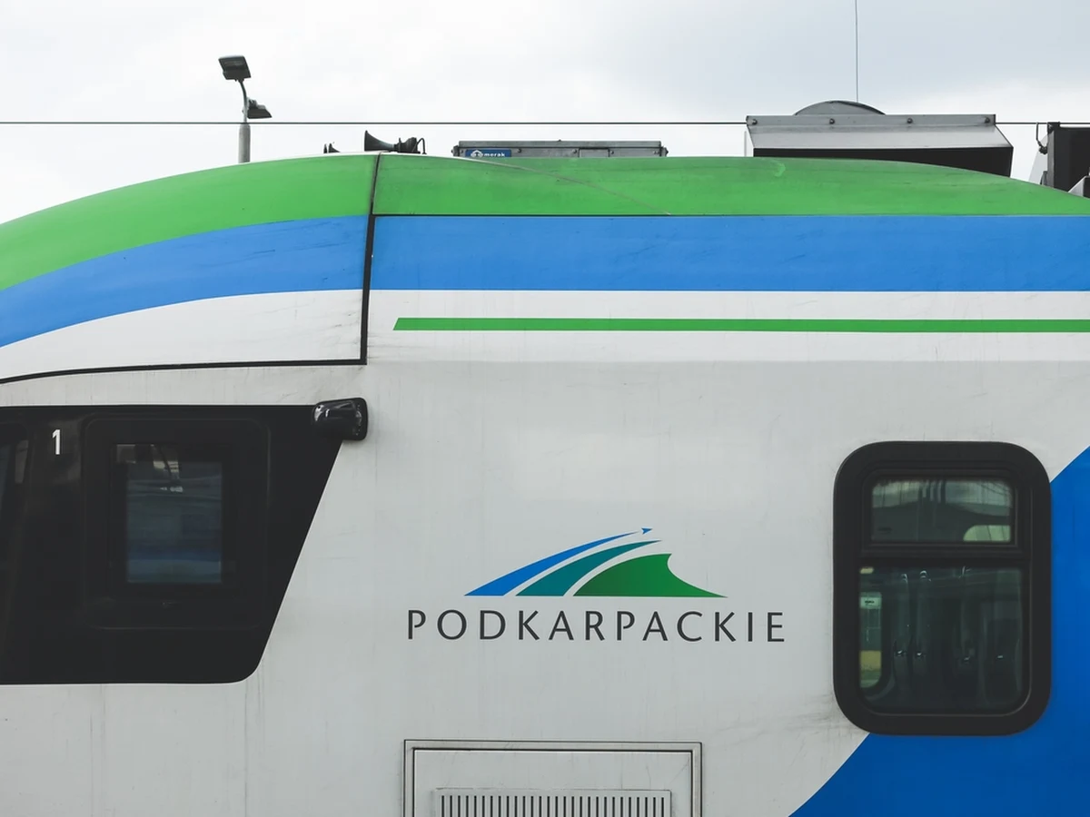 Od najbliższego poniedziałku (17 października) nastąpi zmiana rozkładu jazdy pociągów linii nr 106, relacji Rzeszów-Strzyżów-Jasło. Dodatkowo za dwa pociągi, zostanie wprowadzona autobusowa komunikacja zastępcza.