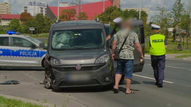 Nowe odcinki najpopularniejszego polskiego programu o funkcjonariuszach Wydziału Ruchu Drogowego, pokazujący codzienną pracę patroli policyjnych w różnych miastach Polski. Uchwycone w nim zdarzenia i zachowania kierowców pokazują, co może spotkać każdego z nas, pozwalają zobaczyć z innej perspektywy niebezpieczne sytuacje na drogach i dają szansę uczenia się na błędach innych. Oprócz wypadków, karamboli i efektownych akcji policjantów, w programie widzimy wiele różnorodnych sytuacji – zabawnych i smutnych, typowych i zaskakujących, kuriozalnych i pouczających. Scenariusz pisze samo życie i kierowcy poruszający się po naszych drogach.