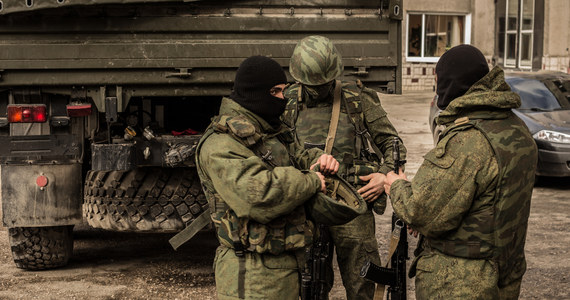 Służba Bezpieczeństwa Ukrainy przechwyciła rozmowę mężczyzny z kobietą, z której wynika, że rosyjskie oddziały wzajemnie się pilnują przed ucieczką z pola walki. W razie dezercji, zmobilizowani Rosjanie mają strzelać do rzuconych na pierwszą linię zwerbowanych więźniów, ale sami poborowi są identycznie pilnowani przez regularne oddziały.