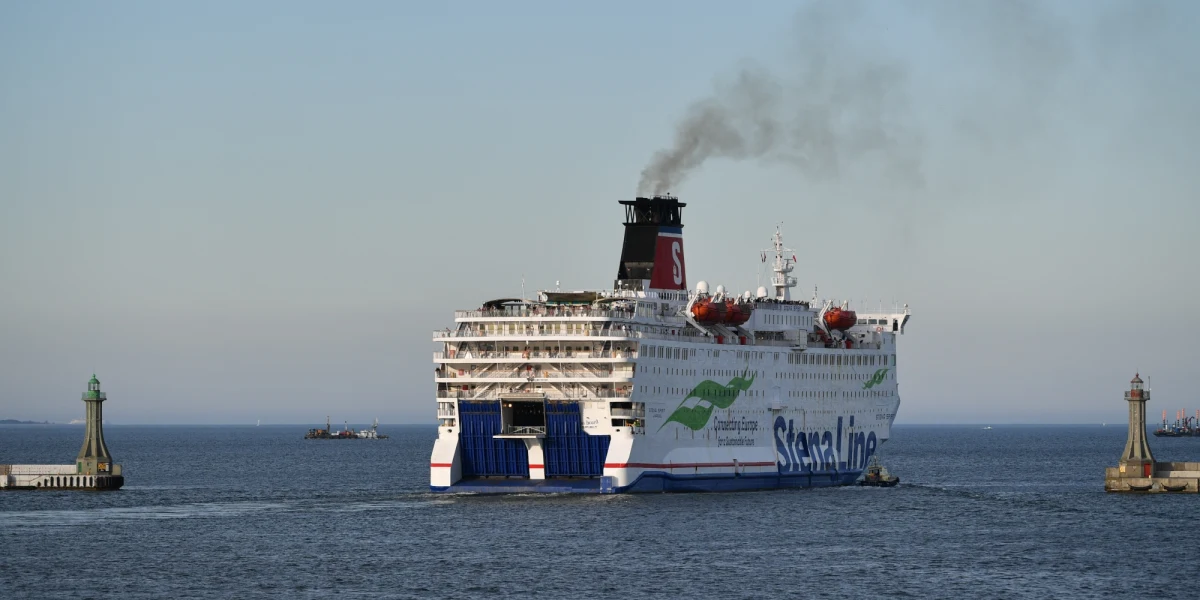 Prokuratura Okręgowa w Gdańsku poinformowała, że badania DNA potwierdziły tożsamość mężczyzny, którego ciało wyłowiono w środę z basenu portowego w Gdyni. To 45-latek, który 19 września wyskoczył z promu Stena Spirit, płynącego z Gdyni do Szwecji. 