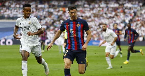 Real Madryt wygrał u siebie 3:1 z Barceloną w 9. kolejce hiszpańskiej ekstraklasy piłkarskiej. Bramki dla gospodarzy zdobyli Karim Benzema, Federico Valverde i Rodrygo. Dla gości trafił Ferran Torres po asyście Roberta Lewandowskiego.