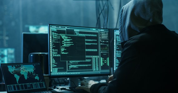 77 proc. polskich firm odnotowało w 2021 r. atak typu ransomware, czyli polegający na szyfrowaniu danych i żądaniu za nie okupu. Rok do roku odsetek takich ataków wzrósł blisko pięciokrotnie - czytamy w "Rzeczpospolitej".