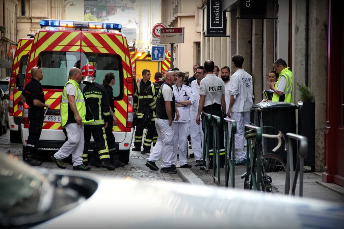 Policja w Paryżu prowadzi śledztwo ws. śmierci 12-letniej dziewczynki, której związane ciało znaleziono w walizce. Część francuskich mediów twierdzi, że zwłoki były poćwiartowane. Na ciele ktoś umieścił cyfry 1 i 0 i zagadkowe napisy.