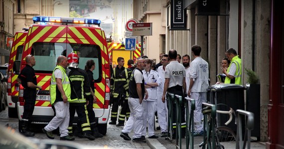 Policja w Paryżu prowadzi śledztwo ws. śmierci 12-letniej dziewczynki, której związane ciało znaleziono w walizce. Część francuskich mediów twierdzi, że zwłoki były poćwiartowane. Na ciele ktoś umieścił cyfry 1 i 0 i zagadkowe napisy.
