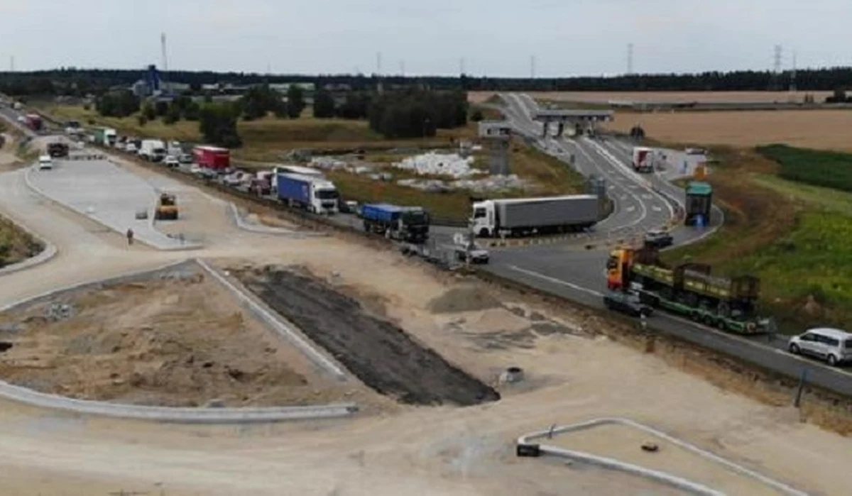 W poniedziałek przed godziną 11 zamknięty został węzeł autostrady A4 Opole Południe. Jak poinformowała GDDKiA w Opolu, ponowne oddanie węzła do użytku planowane jest na koniec listopada 2022 roku.