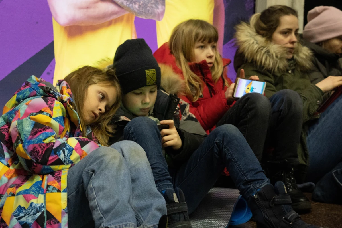 Wszyscy razem możemy pomóc i zebrać pieniądze dla tych, którzy zimę spędzą w ogarniętej wojną Ukrainie. Wspólnie z generałem Bogusławem Packiem i jego instytutem chcemy kupić profesjonalne pakiety przetrwania dla cywilnych ofiar wojny w Ukrainie. Dramatycznie brakuje ciepłych ubrań, butów, specjalnych śpiworów, które wytrzymają ekstremalne temperatury. Zestawy trafią do tych, którzy nie mogli lub nie zdążyli uciec przed ostrzałem i bombardowaniem. Wielu z nich będzie musiało spędzić zimę w piwnicach.