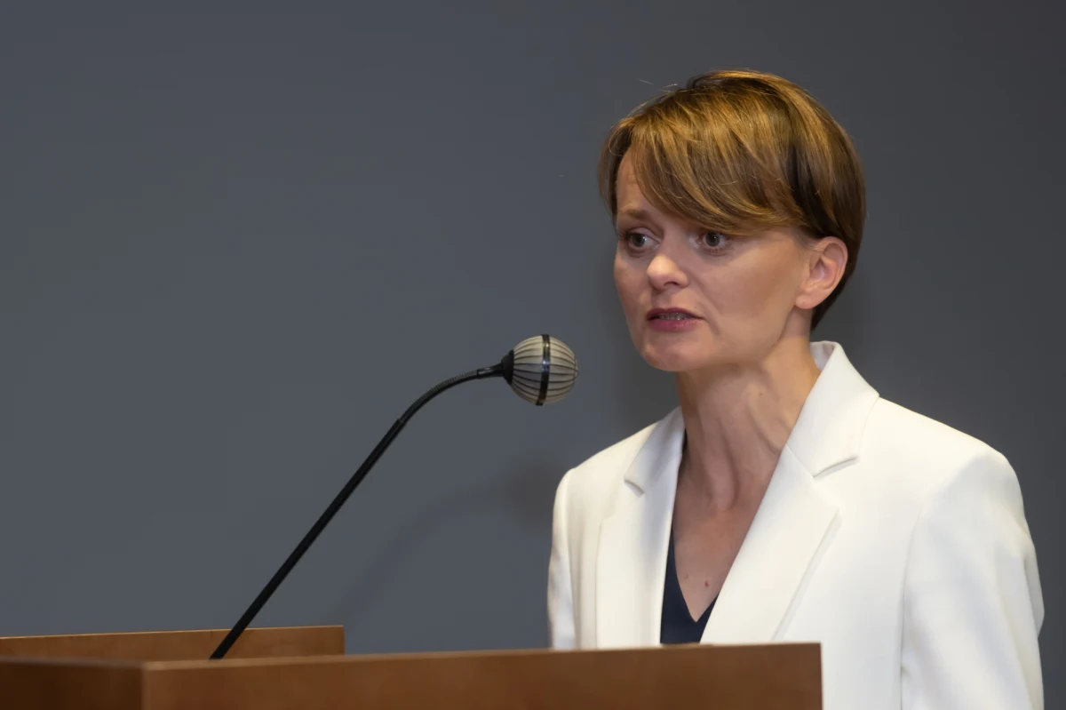 Poręczyłam za Macieja Wituckiego - poinformowała w TVN24 posłanka klubu Prawa i Sprawiedliwości, była wicepremier Jadwiga Emilewicz. Jej zdaniem w tej sprawie "środek zapobiegawczy, jakim jest areszt, nie byłby właściwy". W piątek Sąd Rejonowy dla Wrocławia - Śródmieścia nie uwzględnił wniosków prokuratury i nie zastosował tymczasowego aresztowania wobec byłego senatora Tomasza Misiaka, prezydenta Konfederacji Lewiatan Macieja Wituckiego oraz dwojga pozostałych członków władz byłej spółki Work Service.