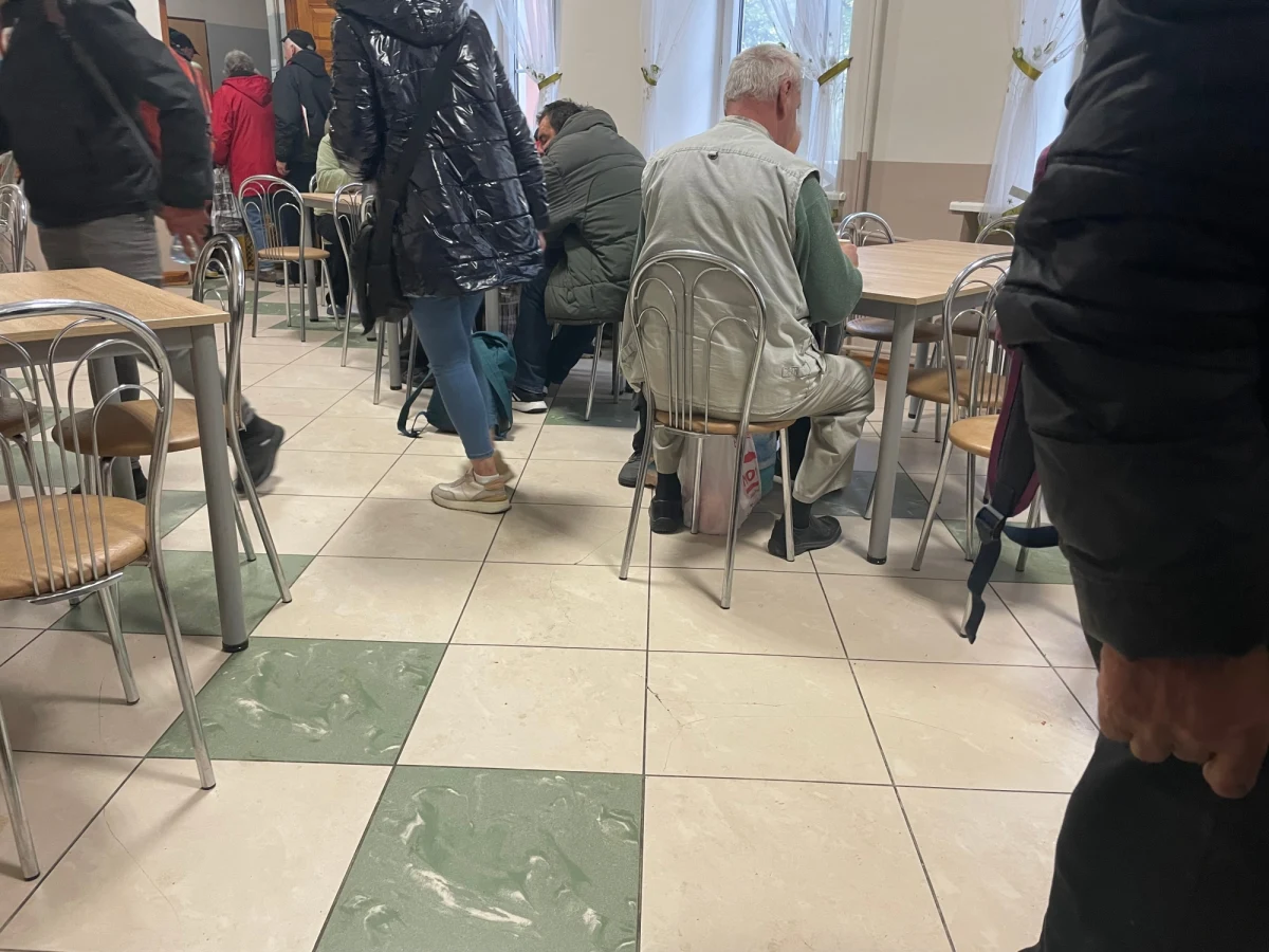 Dzisiaj międzynarodowy dzień ubóstwa. Inflacja, drożyzna - sprawiają, że w takich miejscach jak Kuchnia Brata Alberta jest coraz więcej potrzebujących. Jeszcze kilka lat temu korzystali z niej bezdomni. Dzisiaj 70 procent to ubodzy. A w ostatnich miesiącach w przytłaczającej większości. 