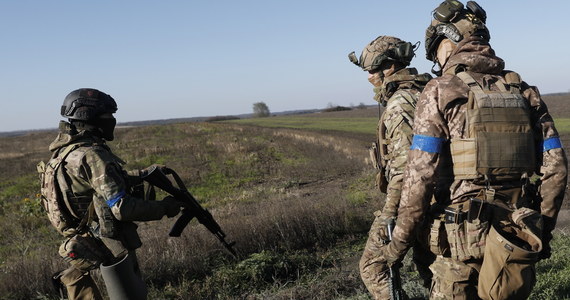 Szefowie dyplomacji krajów Unii Europejskiej zatwierdzili misję szkolenia ukraińskich żołnierzy na terytorium unijnych państw. Jak donosi reporterka RMF FM Katarzyna Szymańska-Borginon, w pierwszej fazie przeszkolonych ma zostać około 15 tysięcy Ukraińców.