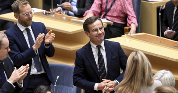 58-letni ekonomista Ulf Kristersson z liberalno-konserwatywnej Umiarkowanej Partii Koalicyjnej został wybrany przez parlament Riksdag nowym premierem Szwecji. Polityk stanie na czele prawicowego rządu.