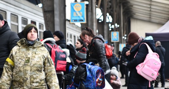 Pół miliona lub nawet 800 tys. uchodźców z Ukrainy może przyjechać do Polski tej zimy - oceniła w rozmowie z RMF FM wojewoda podkarpacka Ewa Leniart. "Zakładamy, że istnieje ryzyko kolejnej fali uchodźców" - przyznała. "Informacje, które napływają z zachodniej Ukrainy po ostatnich atakach, nie są optymistyczne" - dodała. 