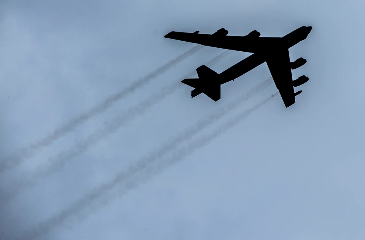 Rozpoczęły się ćwiczenie odstraszania nuklearnego NATO z udziałem około 60 samolotów różnych typów - w tym bombowców strategicznych B-52. Manewry odbywają się pod kryptonimem „Niezłomne Południe”. W ćwiczeniach bierze udział także Polska.