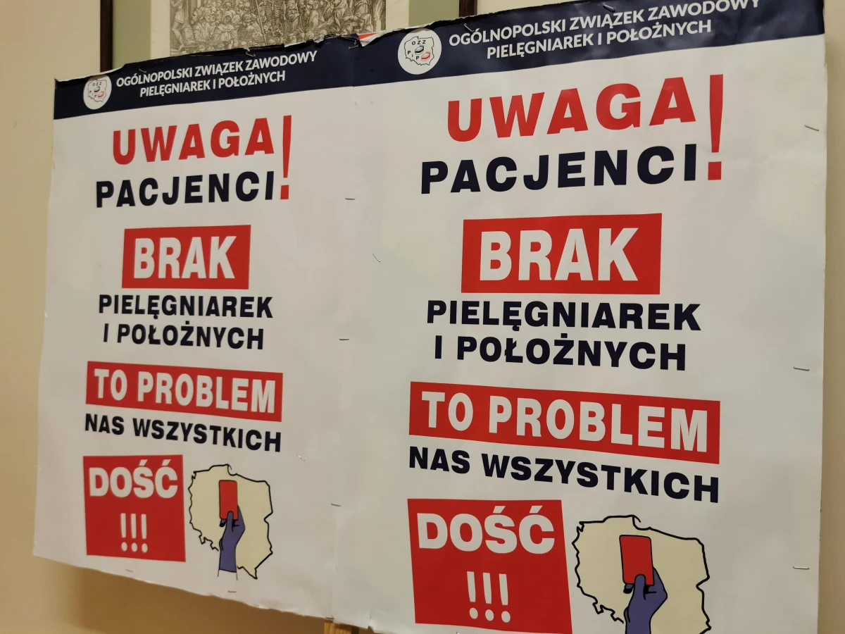 W Wojewódzkim Zespole Leczenia Psychiatrycznego w Olsztynie odbył się dzisiaj strajk ostrzegawczy. Większość pielęgniarek na dwie godziny odeszło od łóżek pacjentów. Biały personel domaga się m.in. zwiększenia zatrudnienia oraz podwyżek płac. Kolejne mediacje w tej sprawie odbędą się we wtorek.