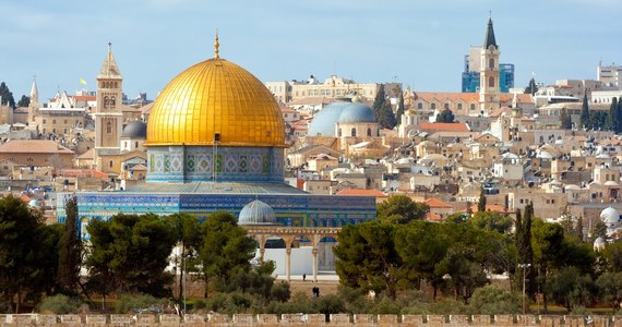 Australijski rząd wycofał się z decyzji o uznaniu Jerozolimy za stolicę Izraela. Szefowa tamtejszego Ministerstwa Spraw Zagranicznych Penny Wong oświadczyła, że status miasta powinien zostać rozwiązany w drodze negocjacji pokojowych między Izraelem a Palestyńczykami.