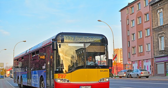 ​Kilkadziesiąt kursów dziennie musi odwoływać rzeszowskie MPK. Powód? Wakaty i sezonowe zwolnienia lekarskie. Do końca tygodnia około 2 procent połączeń jest zawieszonych. Nie będzie znaczącej poprawy, jeśli nie uda się zatrudnić kierowców.