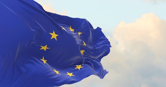 Trzynaście unijnych krajów otwarcie poparło Komisję Europejską w działaniach w sprawie łamania zasad praworządności w Polsce - dowiedziała się korespondentka RMF FM w Brukseli Katarzyna Szymańska-Borginon. Ministrowie UE ds. europejskich omówili stan państwa prawa w naszym kraju podczas spotkania w Luksemburgu. Minister ds. europejskich Szymon Szynkowski vel Sęk, który po raz pierwszy wystąpił w nowej roli na forum UE, bezskutecznie domagał się zakończenia procedury artykułu 7. wobec Polski.