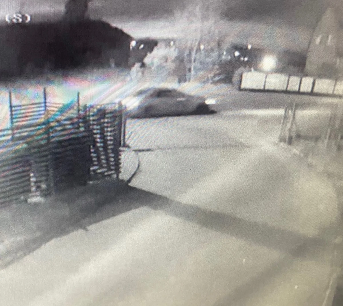 Wczoraj wieczorem śmiertelnie potrącono mężczyznę na Wschodniej Obwodnicy Wrocławia. Sprawca uciekł i jest poszukiwany przez policję. Funkcjonariusze publikują zdjęcie z monitoringu.