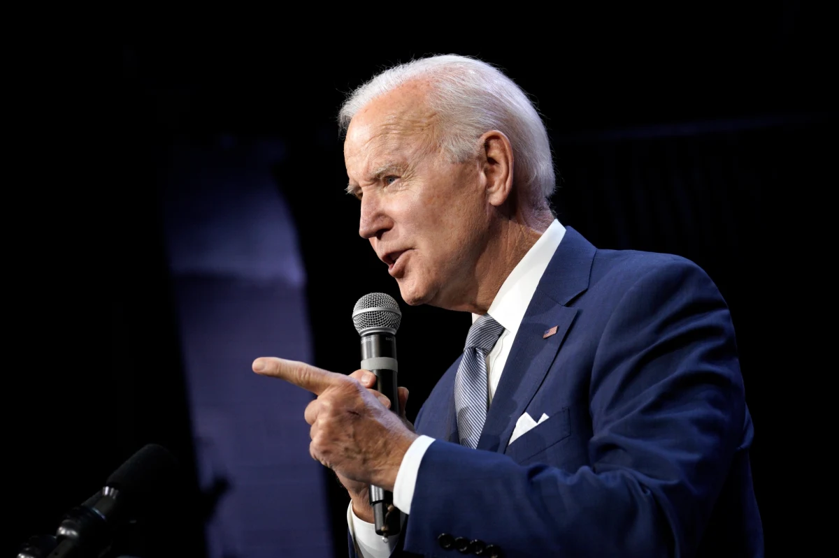 Prezydent Joe Biden oglosi w środę skierowanie na rynek dodatkowych 15 mln baryłek ropy z rezerwy strategicznej  USA w ramach odpowiedzi na zapowiedziane przez kraje OPEC+ ograniczenie wydobycia tego surowca - ujawniły we wtorek źródła w Białym Domu. Biden ma również zapowiedzieć możliwość dalszych takich posunięć.