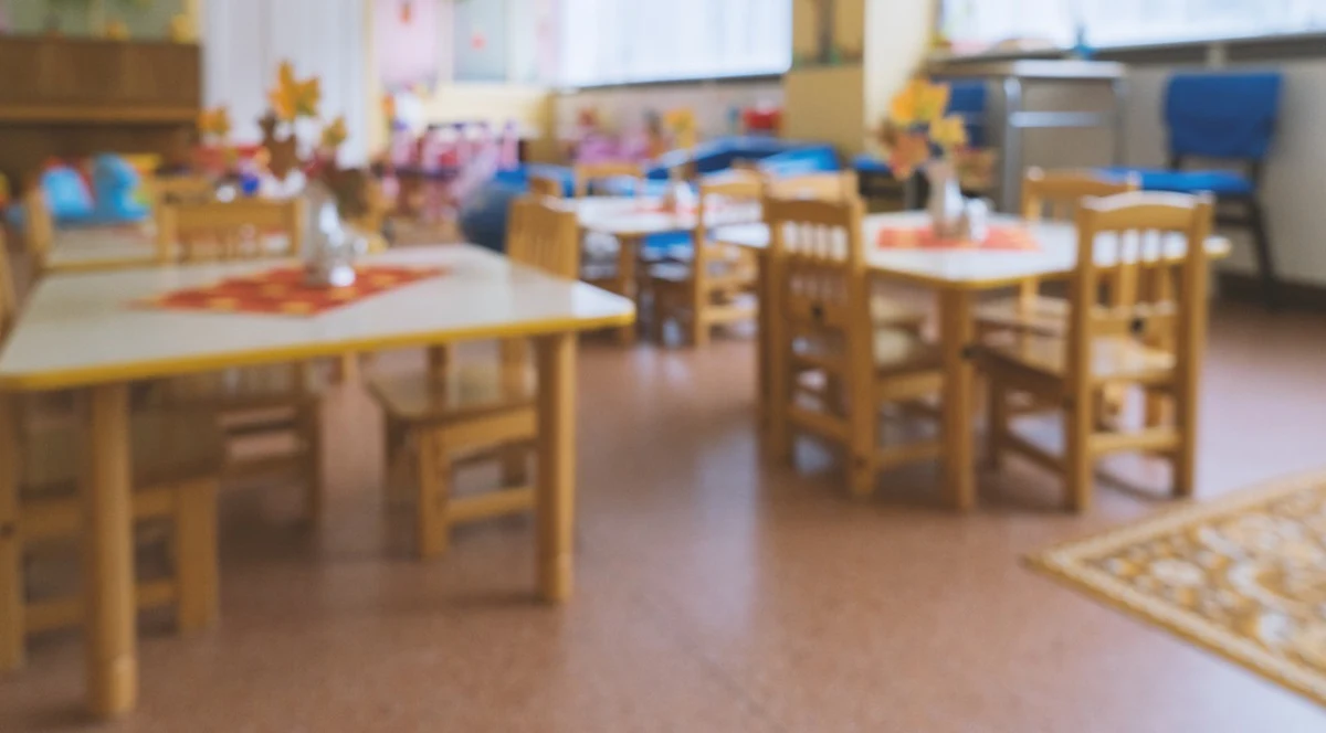 Jak wynika z niezależnego raportu przedsiębiorstwa Boston Chemical Data Corporation, w szkole podstawowej w miejscowości Florissant w amerykańskim stanie Missouri odkryto podwyższony poziom skażenia radioaktywnego. Skażenie jest pozostałością po projekcie Manhattan, tajnym programie badawczym pierwszej bomby atomowej realizowanym w latach 40. XX wieku.