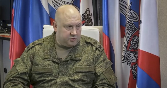 "Sytuację związaną ze 'specjalną operacją wojskową' można określić jako napiętą, Ukraińcy nie odpuszczają prób ataków na pozycje rosyjskie" - przyznał w rozmowie z rosyjską publiczną stacją informacyjną Rossija 24 Siergiej Surowikin, nowy dowódca wojsk rosyjskich w Ukrainie. Jak podkreślił, szczególnie trudna sytuacja ma miejsce w obwodzie chersońskim.